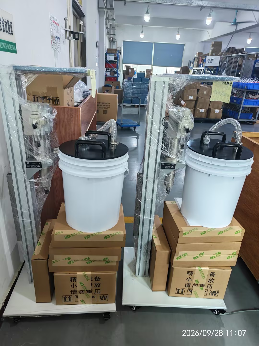 Estudo de caso: cliente indonésio encomenda duas máquinas de cola fria com 4 pistolas e um sistema de plasma com 3 pistolas