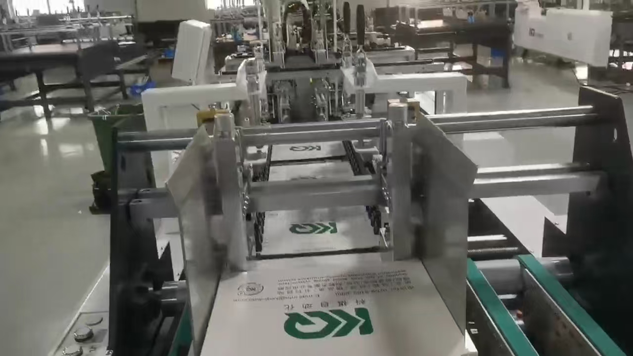 Caixa impressa alimentada em m&aacute;quina autom&aacute;tica de aplica&ccedil;&atilde;o de fita