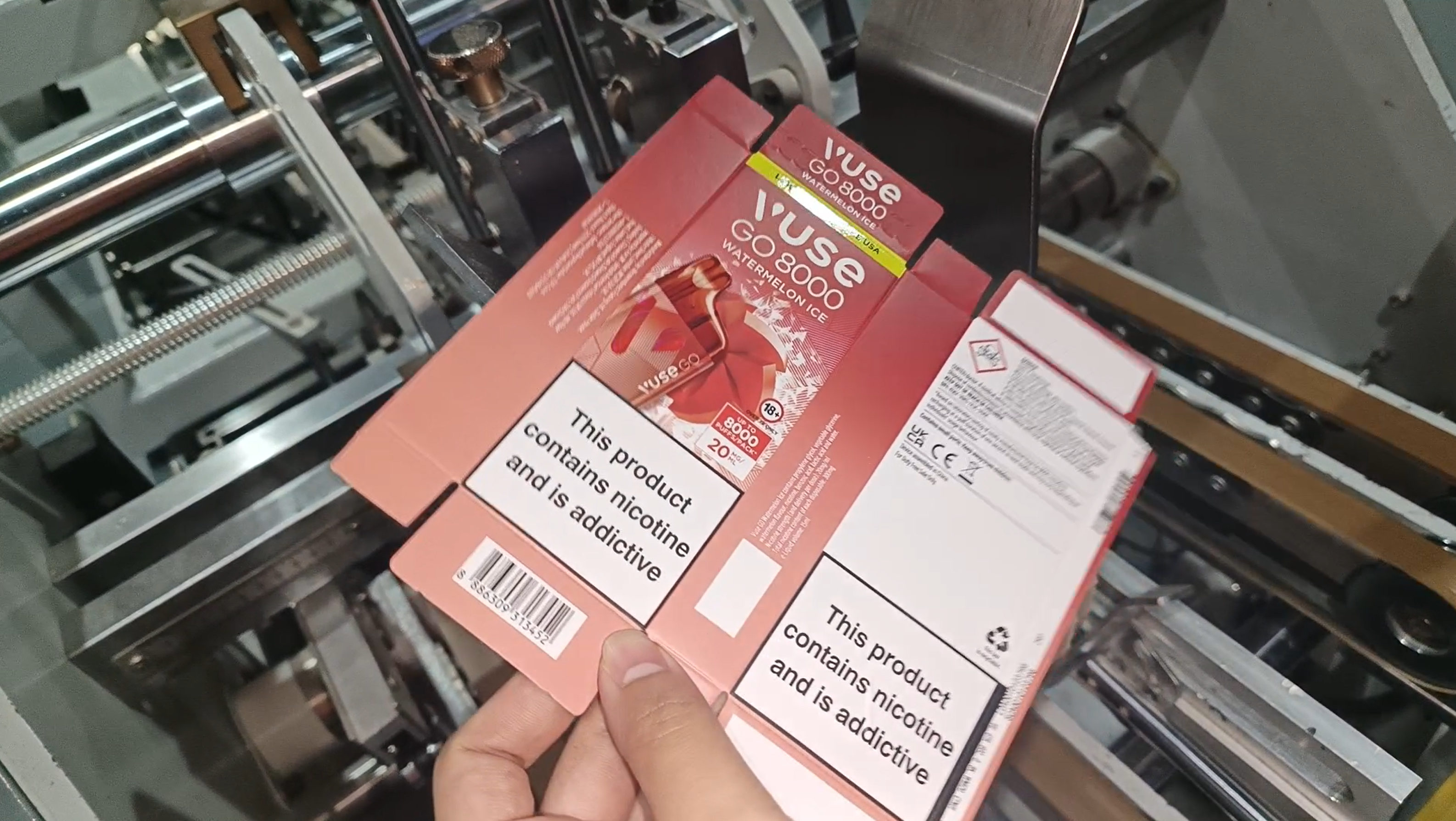 Sistema autom&aacute;tico de inspe&ccedil;&atilde;o de cola para embalagens cartonadas de cigarros eletr&ocirc;nicos