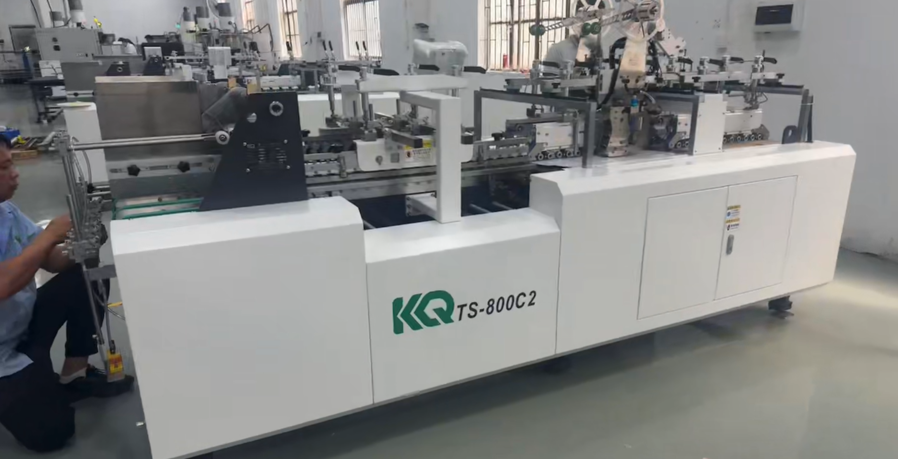 M&aacute;quina autom&aacute;tica de aplica&ccedil;&atilde;o de fita com coleta autom&aacute;tica para caixas impressas